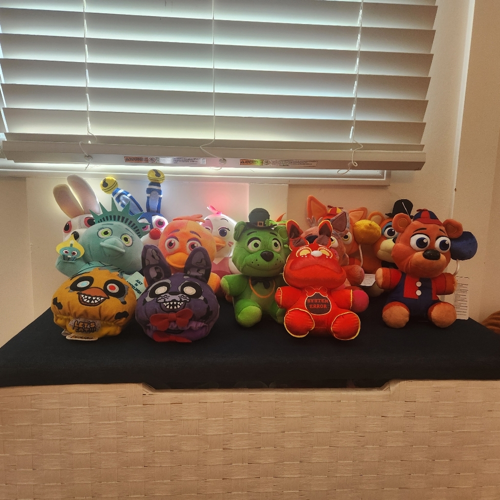FIVE NIGHTS AT FREDDYS FNAF PLUSHIES 15 TOTAL
